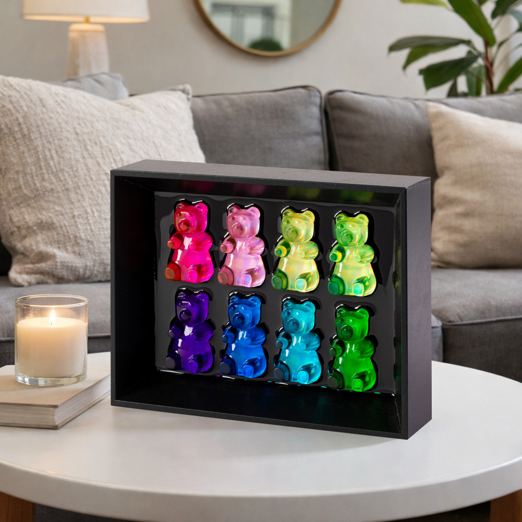 שמיניית דובונים על רקע שחור