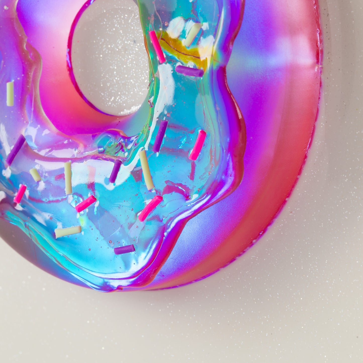 דונאט הולוגרפי ורוד-סגול