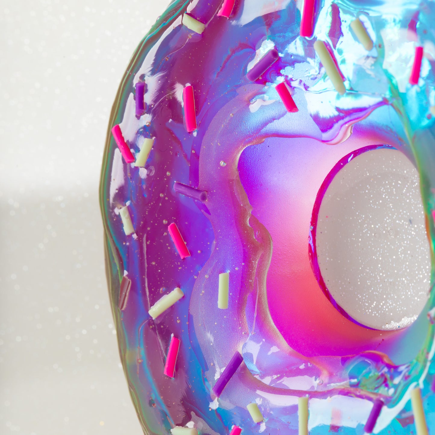 דונאט הולוגרפי ורוד-סגול