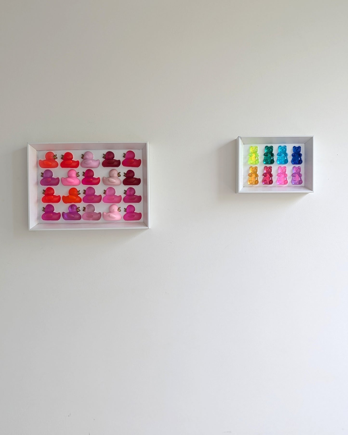 8 Colorful Gummy Bears Wall Decor