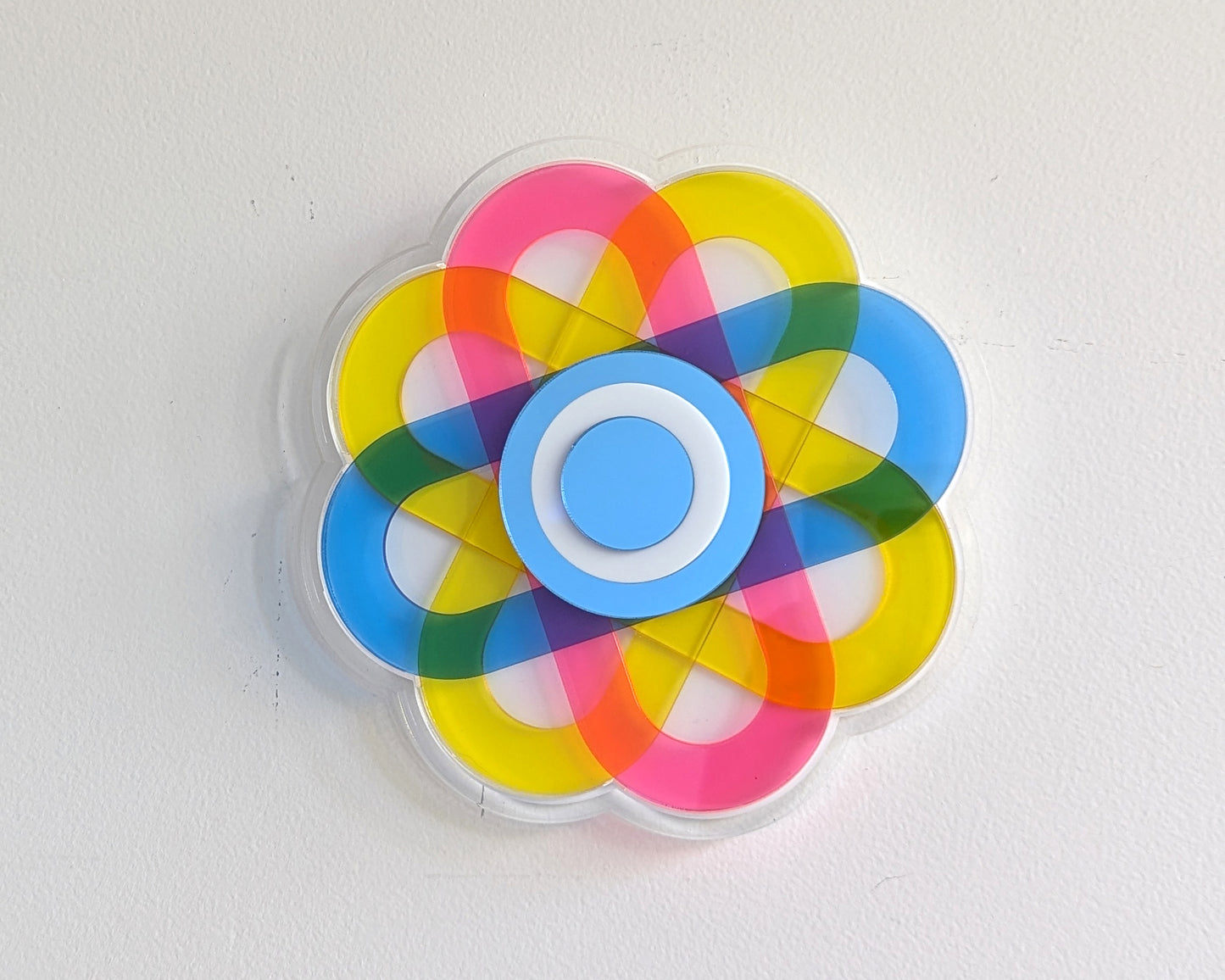 תכשיט קיר פרח צבעוני