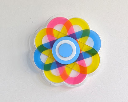תכשיט קיר פרח צבעוני