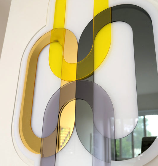 תכשיט קיר משולב מראה זהב