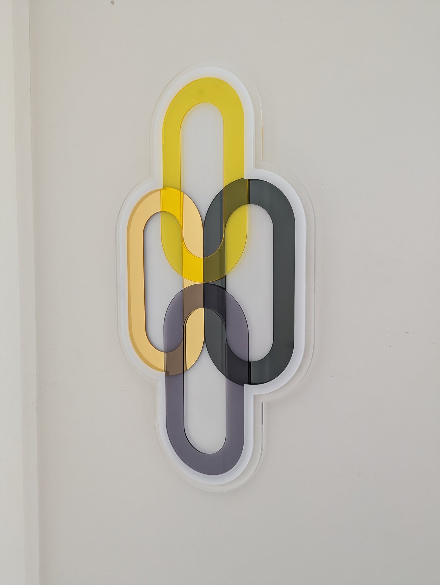 תכשיט קיר משולב מראה זהב