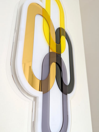 תכשיט קיר משולב מראה זהב