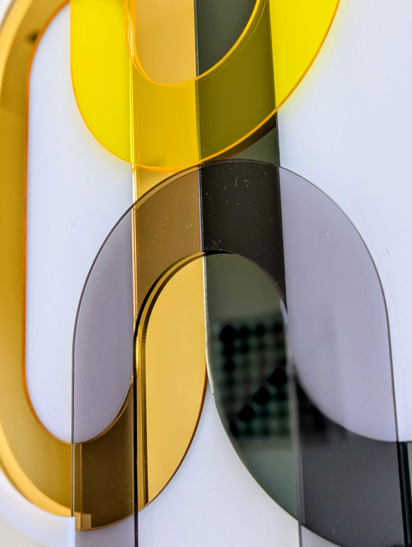 תכשיט קיר משולב מראה זהב