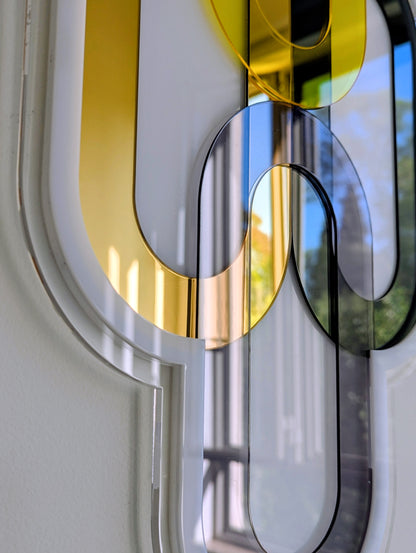 תכשיט קיר משולב מראה זהב