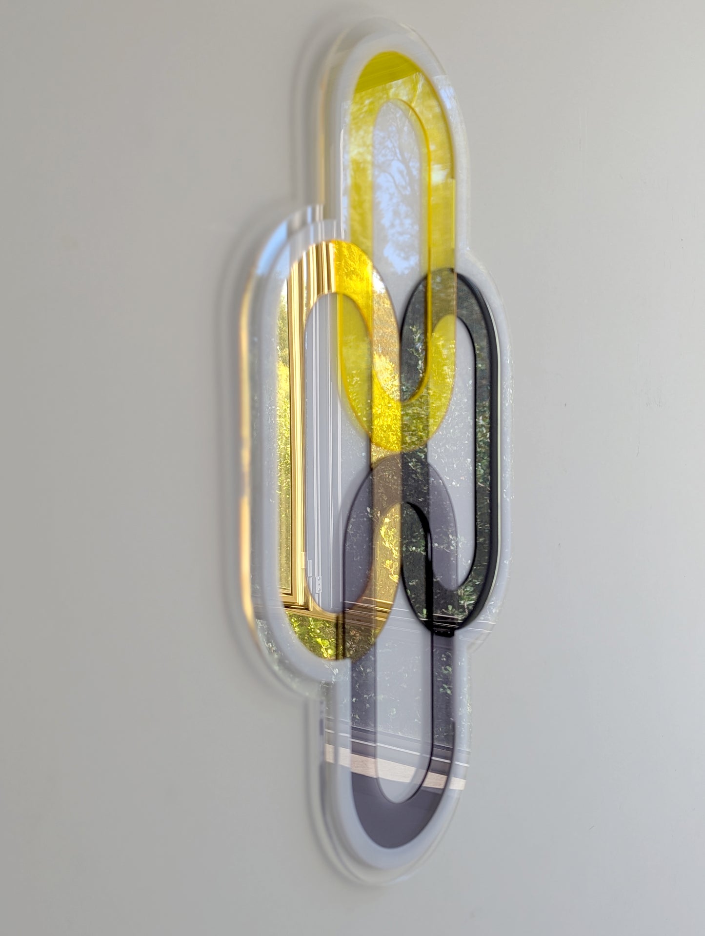 תכשיט קיר משולב מראה זהב