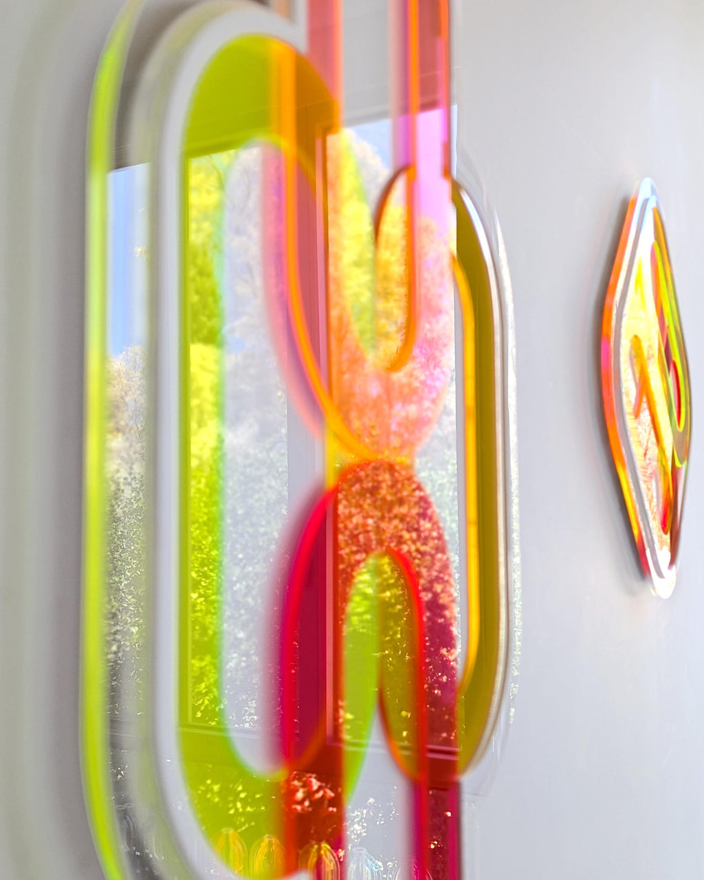 Modern Acrylic Interlocking Design
