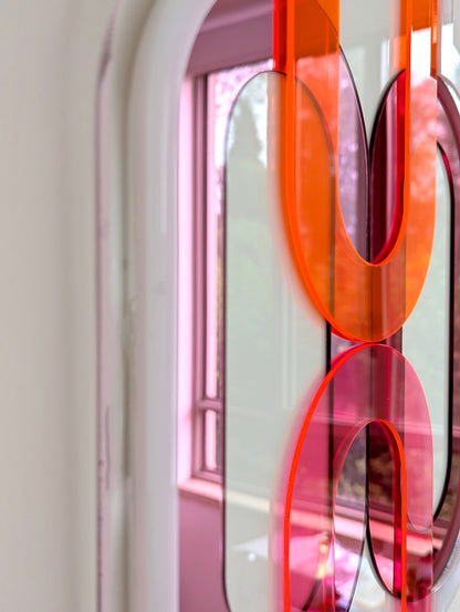 תכשיט קיר משולב מראות אדום ורוד