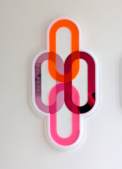 תכשיט קיר משולב מראות אדום ורוד