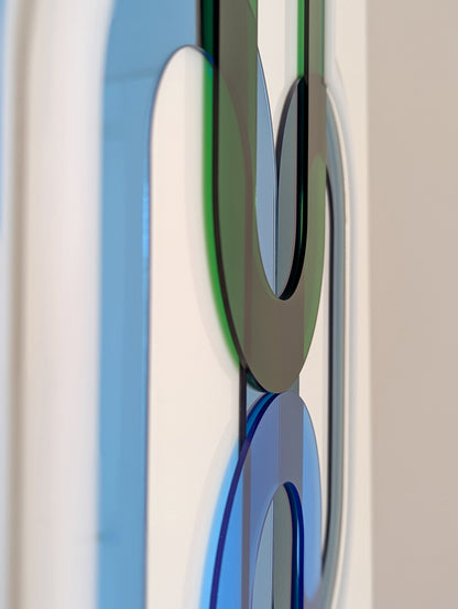 תכשיט קיר משולב מראות כחולות